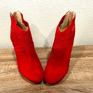 Colin Stuart red heels with zipper back size 8 brand new